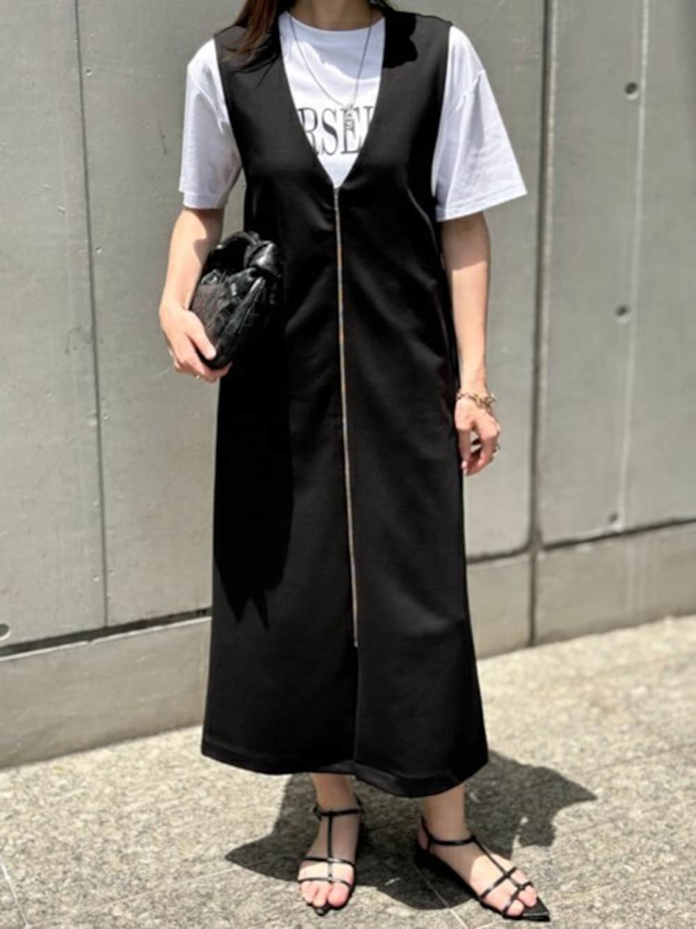 「ワンピース、ブラック、きれいめコーディネート、エム、フロントジップ、em、styledoor、スタイルドア、ライトダンボール」｜「eMのライトダンボールフロントジップワンピース（ワンピース、ブラック系）」を使った、STYLEDOORさん（レディース・158cm）の夏コーディネートの1枚目の写真