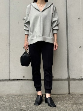 「アイテム（パーカー、シルバー系）」を使った、STYLEDOORさん（レディース・158cm）の秋コーディネート