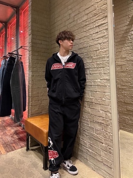 「ロック」｜「アイテム（スウェットパンツ）」を使った、KANTAさん（メンズ・166cm）の冬コーディネート