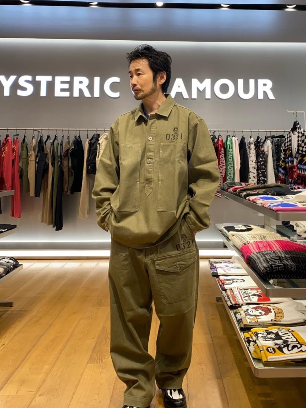 HYSTERIC 0321 デニムプルオーバーシャツを使った人気ファッション