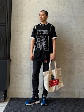 「HYSTERIC GLAMOUR（ヒステリックグラマー）のブラックデニムスリムパンツ（デニムパンツ、ブラック系）」を使った、yamaguchi.fさん（メンズ・170cm）の春コーディネート