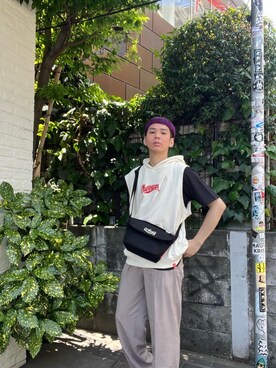 「ワイドパンツ 」｜「アイテム（メッセンジャーバッグ）」を使った、Manhattan Portage Staffさん（メンズ・172cm）の夏コーディネート