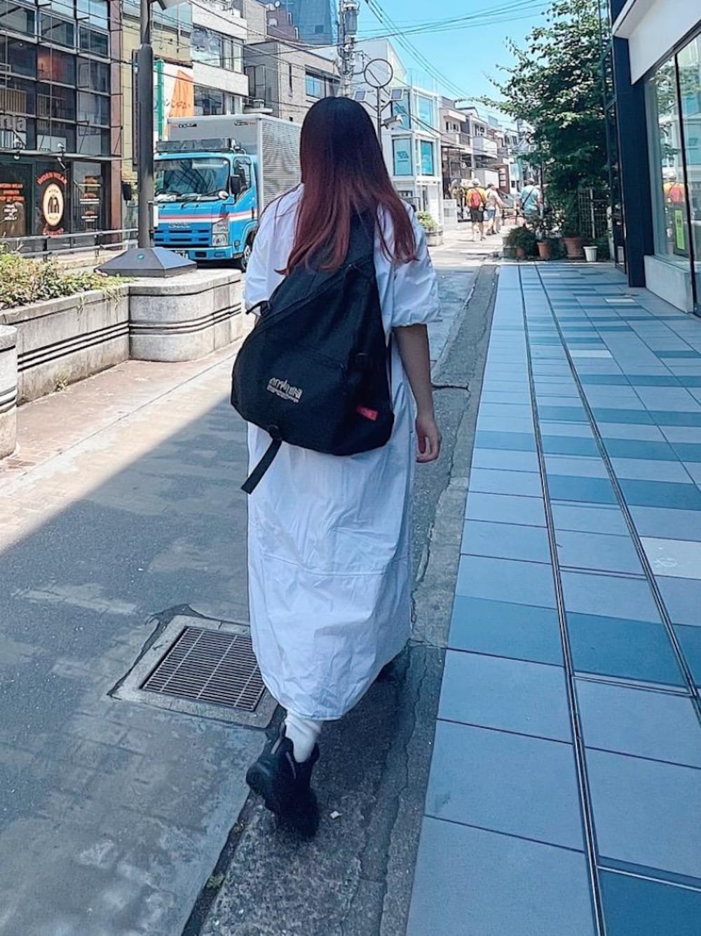 「カジュアル、Manhattan Portage、ボディバッグ、マンハッタンポーテージ、スリングバッグ、夏コーデ」｜「Manhattan PortageのJ (LG) Action Bag（ショルダーバッグ、ブラック系）」を使った、Manhattan Portage Staffさん（レディース・151cm）の夏コーディネートの1枚目の写真
