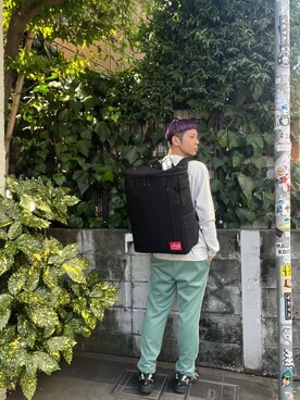 「通学スタイル」｜「アイテム（Tシャツ/カットソー）」を使った、Manhattan Portage Staffさん（メンズ・172cm）の秋コーディネート