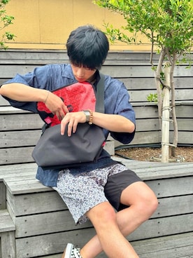 「アイテム（メッセンジャーバッグ）」を使った、Manhattan Portage Staffさん（メンズ・177cm）の夏コーディネート