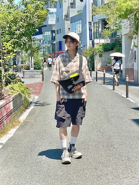 「アイテム（メッセンジャーバッグ）」を使った、Manhattan Portage Staffさん（メンズ・170cm）の夏コーディネート
