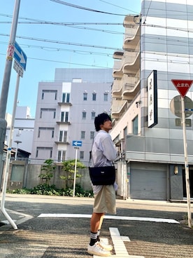 「アイテム（メッセンジャーバッグ）」を使った、Manhattan Portage Staffさん（メンズ・177cm）の秋コーディネート