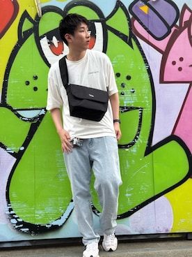 「アイテム（メッセンジャーバッグ）」を使った、Manhattan Portage Staffさん（メンズ・181cm）の秋コーディネート