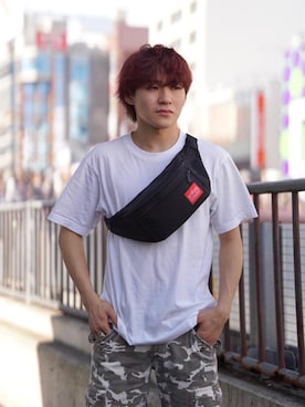 「アイテム（ボディバッグ/ウエストポーチ）」を使った、Manhattan Portage Staffさん（メンズ・160cm）の秋コーディネート