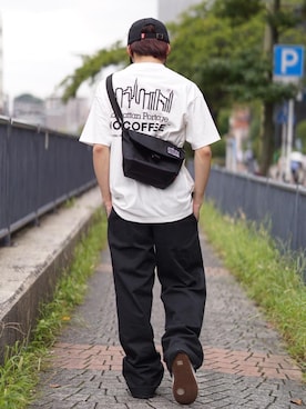 「アイテム（メッセンジャーバッグ）」を使った、Manhattan Portage Staffさん（メンズ・160cm）の秋コーディネート