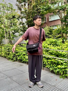 「アイテム（メッセンジャーバッグ）」を使った、Manhattan Portage Staffさん（メンズ・178cm）の秋コーディネート