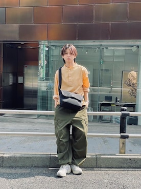 「アイテム（メッセンジャーバッグ）」を使った、Manhattan Portage Staffさん（メンズ・170cm）の秋コーディネート