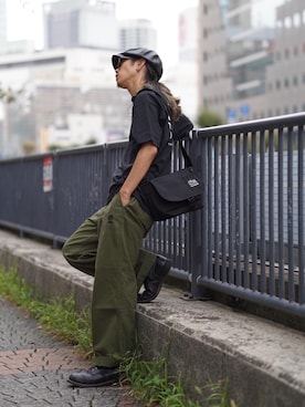 「アイテム（メッセンジャーバッグ）」を使った、Manhattan Portage Staffさん（メンズ・170cm）の秋コーディネート