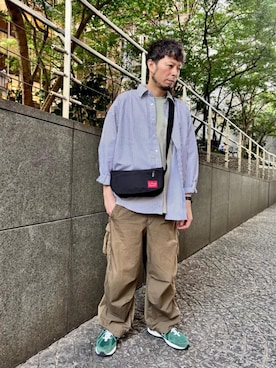 「アイテム（ボディバッグ/ウエストポーチ）」を使った、Manhattan Portage Staffさん（メンズ・178cm）の秋コーディネート