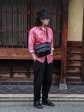 「アイテム（メッセンジャーバッグ）」を使った、Manhattan Portage Staffさん（メンズ・183cm）の秋コーディネート