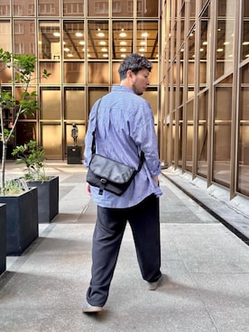 「アイテム（メッセンジャーバッグ）」を使った、Manhattan Portage Staffさん（メンズ・178cm）の秋コーディネート