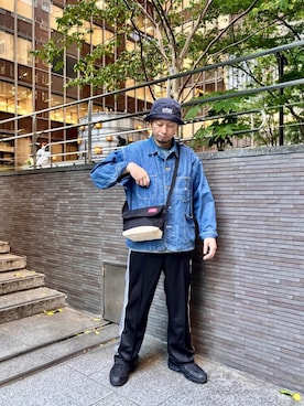 「アイテム（メッセンジャーバッグ）」を使った、Manhattan Portage Staffさん（メンズ・178cm）の秋コーディネート