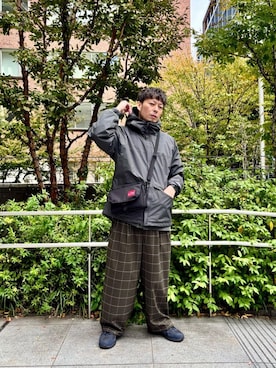 「アイテム（メッセンジャーバッグ）」を使った、Manhattan Portage Staffさん（メンズ・178cm）の秋コーディネート