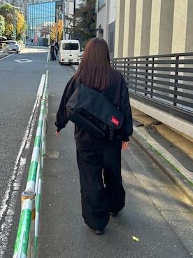 「アイテム（メッセンジャーバッグ）」を使った、Manhattan Portage Staffさん（レディース・151cm）の秋コーディネート