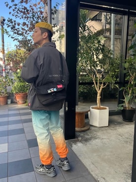 「アイテム（メッセンジャーバッグ）」を使った、Manhattan Portage Staffさん（メンズ・172cm）の冬コーディネート