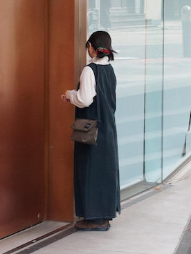 「アイテム（メッセンジャーバッグ）」を使った、Manhattan Portage Staffさん（レディース・151cm）の冬コーディネート