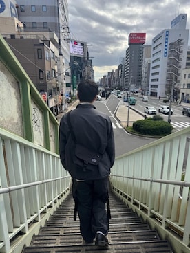 「アイテム（メッセンジャーバッグ）」を使った、Manhattan Portage Staffさん（メンズ・181cm）の冬コーディネート