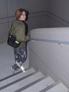 「アイテム（メッセンジャーバッグ）」を使った、Manhattan Portage Staffさん（レディース・153cm）の春コーディネート
