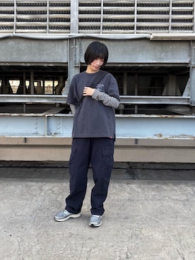 「Manhattan Portage（マンハッタンポーテージ）のNEUES LITTLE ITALY CROSSBODY BAG TUSSAH PVC（ボディバッグ/ウエストポーチ、ブラック系）」を使った、Manhattan Portage Staffさん（メンズ）の春コーディネート