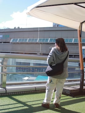 「Manhattan Portage（マンハッタンポーテージ）のCorsa Shoulder Bag Padded Polyester Poplin（ショルダーバッグ、ブラック系）」を使った、Manhattan Portage Staffさん（メンズ）の春コーディネート