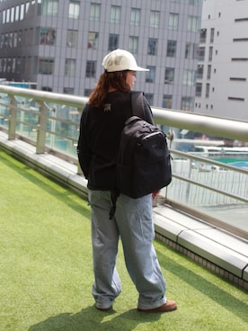 「Manhattan Portage（マンハッタンポーテージ）のNEUES ROOSEVELT ISLAND BACKPACK TUSSAH PVC（バックパック/リュック、ブラック系）」を使った、Manhattan Portage Staffさん（メンズ）の春コーディネート