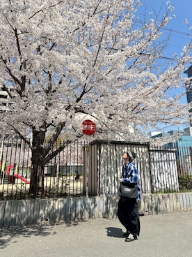 「Manhattan Portage（マンハッタンポーテージ）のClearview Shoulder Bag Canvas（ショルダーバッグ、ブラック系）」を使った、Manhattan Portage Staffさん（メンズ）の春コーディネート