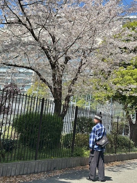 「Manhattan Portage（マンハッタンポーテージ）のCasual Messenger Bag JR Canvas（メッセンジャーバッグ、ブラック系）」を使った、Manhattan Portage Staffさん（メンズ）の春コーディネート