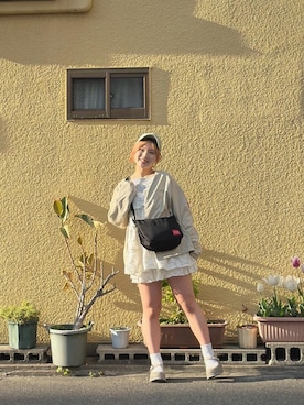 「Manhattan Portage（マンハッタンポーテージ）のColumbus Circle Shoulder Bag（ショルダーバッグ、ブラック系）」を使った、Manhattan Portage Staffさん（メンズ）の春コーディネート