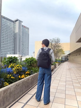 「Manhattan Portage（マンハッタンポーテージ）のNEUES ROOSEVELT ISLAND BACKPACK TUSSAH PVC（バックパック/リュック、ブラック系）」を使った、Manhattan Portage Staffさん（メンズ）の春コーディネート