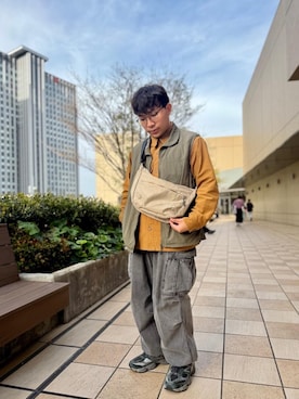 「Manhattan Portage（マンハッタンポーテージ）のDuet Shoulder Bag Nylon Tussah Quill（ショルダーバッグ、ベージュ系）」を使った、Manhattan Portage Staffさん（メンズ）の春コーディネート