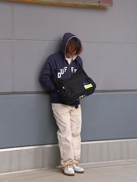 「Manhattan Portage（マンハッタンポーテージ）のBED-STUY Shoulder Bag (LG) LVL MTA（ショルダーバッグ、ブラック系）」を使った、Manhattan Portage Staffさん（メンズ）の春コーディネート
