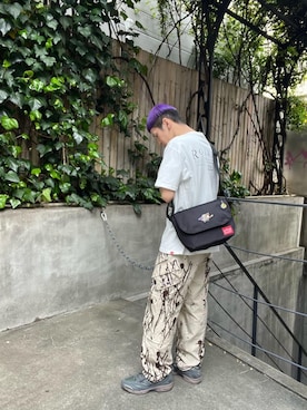 「Manhattan Portage（マンハッタンポーテージ）のShort Sleeve Print T-Shirts（Tシャツ/カットソー、ホワイト系）」を使った、Manhattan Portage Staffさん（メンズ）の春コーディネート