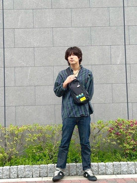 「アイテム（ボディバッグ/ウエストポーチ）」を使った、Manhattan Portage Staffさん（メンズ・177cm）の春コーディネート