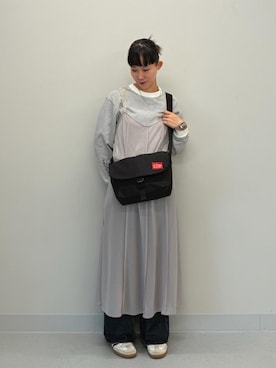 「アイテム（メッセンジャーバッグ）」を使った、Manhattan Portage Staffさん（レディース・162cm）の春コーディネート