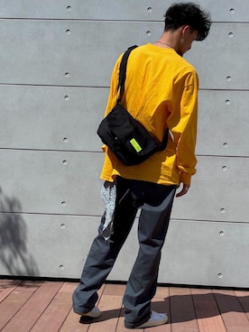 「アイテム（メッセンジャーバッグ）」を使った、Manhattan Portage Staffさん（メンズ・180cm）の春コーディネート