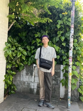 「アイテム（メッセンジャーバッグ）」を使った、Manhattan Portage Staffさん（メンズ・172cm）の春コーディネート