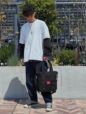 「Manhattan Portage（マンハッタンポーテージ）のGowanus Tote Bag（トートバッグ、ブラック系）」を使った、Manhattan Portage Staffさん（メンズ）の春コーディネート