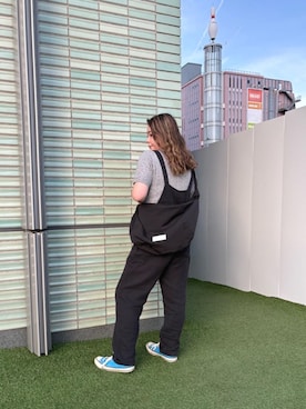 「Manhattan Portage（マンハッタンポーテージ）のMontrose Shoulder Bag Padded Polyester Poplin（ショルダーバッグ、ブラック系）」を使った、Manhattan Portage Staffさん（メンズ）の春コーディネート