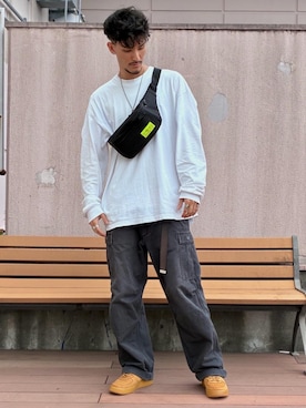 「Manhattan Portage（マンハッタンポーテージ）のAlleycat Waist Bag W.P.L.（ボディバッグ/ウエストポーチ、ブラック系）」を使った、Manhattan Portage Staffさん（メンズ）の春コーディネート