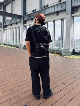 「Manhattan Portage BLACK LABEL（マンハッタンポーテージ　ブラックレーベル）のJACKSON SQUARE BAG（ショルダーバッグ、ブラック系）」を使った、Manhattan Portage Staffさん（メンズ）の春コーディネート