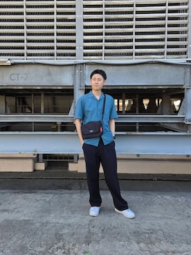 「Manhattan Portage（マンハッタンポーテージ）のCobble Hill Far Rockaway Bag Magnet（ショルダーバッグ、ブラック系）」を使った、Manhattan Portage Staffさん（メンズ）の夏コーディネート