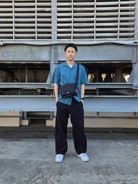 「Manhattan Portage（マンハッタンポーテージ）のWhitehall Shoulder Matte Twill（ショルダーバッグ、ブラック系）」を使った、Manhattan Portage Staffさん（メンズ）の夏コーディネート