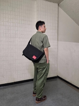 「Manhattan Portage（マンハッタンポーテージ）のQuick-Release Messenger Bag（メッセンジャーバッグ、ブラック系）」を使った、Manhattan Portage Staffさん（メンズ）の夏コーディネート