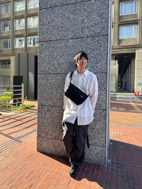 「Manhattan Portage BLACK LABEL（マンハッタンポーテージ　ブラックレーベル）のSTANDARD MESSENGER BAG(XS) MGNT NYLON TUSSAH（メッセンジャーバッグ、ブラック系）」を使った、Manhattan Portage Staffさん（メンズ）の夏コーディネート