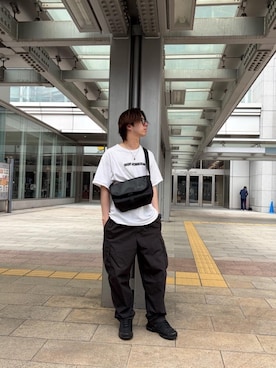 「Manhattan Portage（マンハッタンポーテージ）のPacific Nylon Messenger Bag JR Flap Zipper Pocket W/ Divider（メッセンジャーバッグ、ブラック系）」を使った、Manhattan Portage Staffさん（メンズ）の夏コーディネート